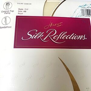 Hanes Silk Reflections Silky Sheer Hosiery Size AB Pearl Control Top Style 717
